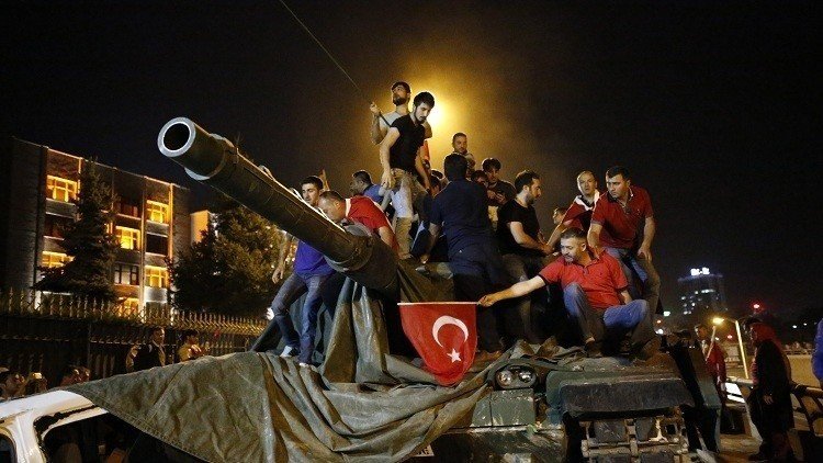 توقيف 47 صحفيا وإغلاق 90 وسيلة إعلام في تركيا