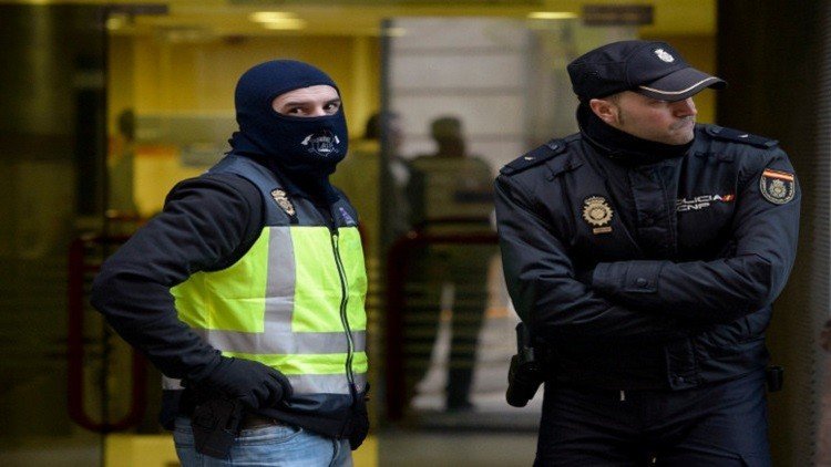 مدريد توقف مغربيين اثنين بشبهة "تمويل الإرهاب"
