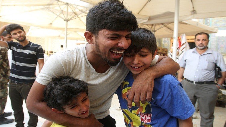أولاد فقدوا ذويهم في التفجير الارهابي بحي الكرادة في بغداد
