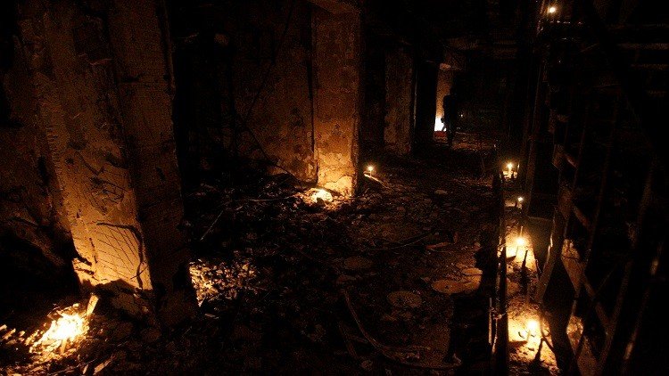 شموع في مكان التفجير تكريما لأرواح الضحايا