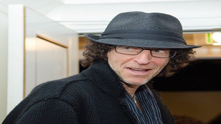 المركز السابع للمذيع ومقدم البرامج التلفزيونية هوارد ستيرن بمداخيل بلغت 85 مليون دولار.