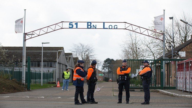 لاجئ يطعن كاهنا بسكين في بلجيكا