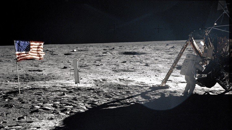 واشنطن توافق على أول رحلة خاصة إلى القمر