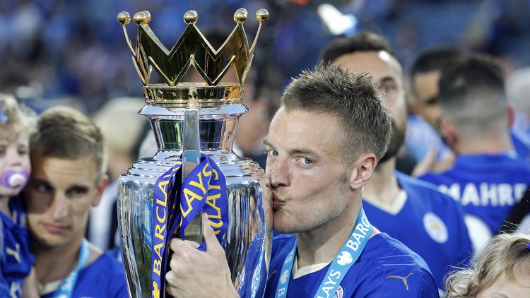 ليستر يكافىء لاعبيه بسيارات رياضية فخمة 