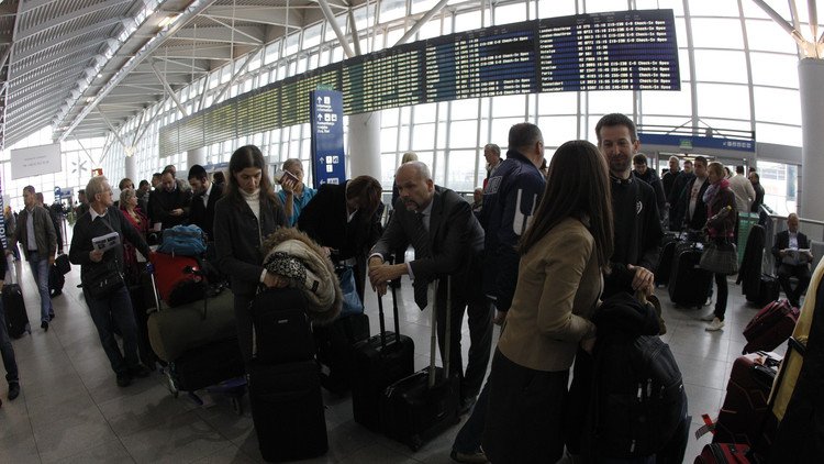 إخلاء مطار وارسو الدولي بسبب أمتعة مشبوهة