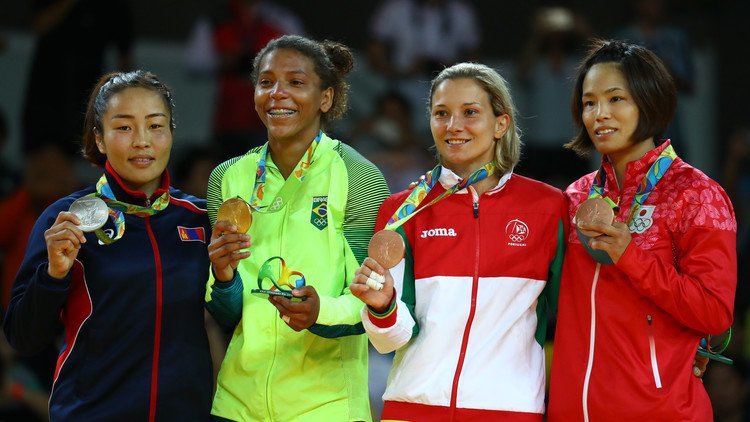 البرازيل تعانق باكورة ذهبياتها في أولمبياد 