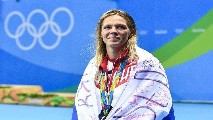 كينغ تحرم يفيموفا من ذهبية سباحة 100 متر صدرا