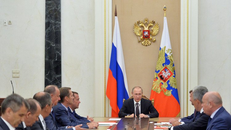 بوتين يبحث مكافحة الإرهاب في القرم مع مجلس الأمن الروسي