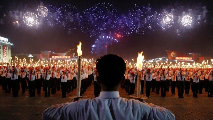 منشطات للعمال في بيونغ يانغ لإنجاز مبنى عملاق!