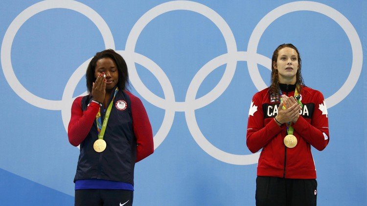 سباحة سمراء تتوج بأول ذهبية أولمبية