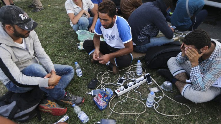 ألمانيا تنوي تفتيش حسابات اللاجئين على فيسبوك