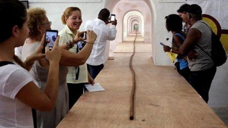 هدية قياسية غريبة لفيديل كاسترو