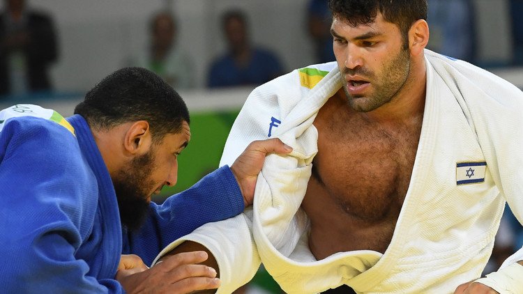 المصري الشهابي يمثل أمام لجنة الأخلاق بسبب "واقعة" الإسرائيلي