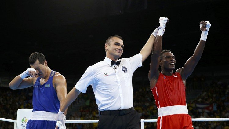الملاكم الكوبي لاكروز يحرز ذهبية وزن دون 81 كلغ 