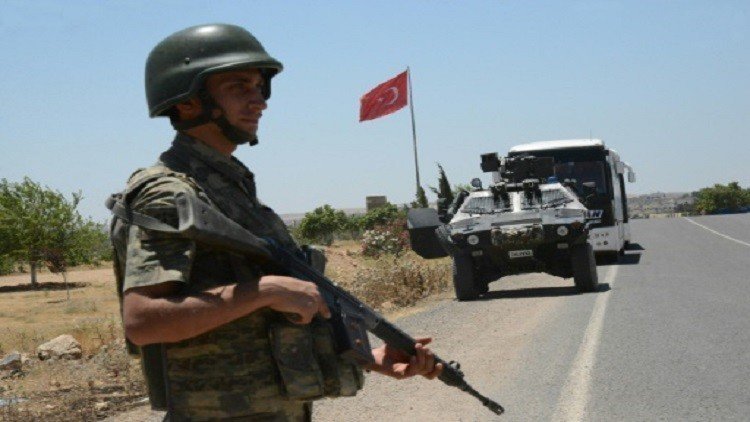 مقتل جندي تركي في اشتباكات مع مسلحين أكراد 