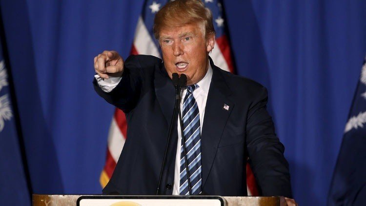 ترامب يطالب بإغلاق مؤسسة كلينتون الخيرية