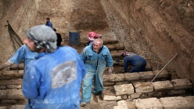 مقابر ذات طبقات في دوما السورية لاستيعاب الجثث!