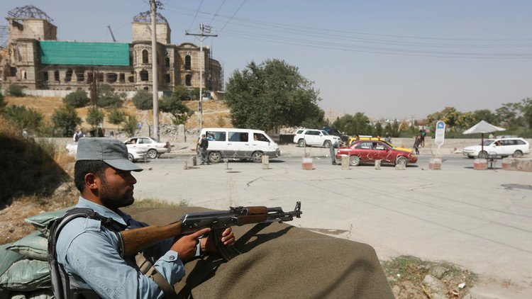 مقتل 5 أشخاص بهجوم انتحاري في أفغانستان ونجاة برلماني