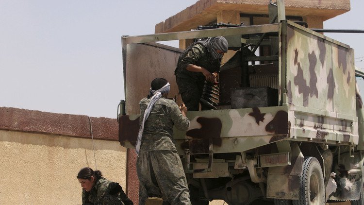 كيري: أكراد سوريا ينسحبون إلى شرق الفرات