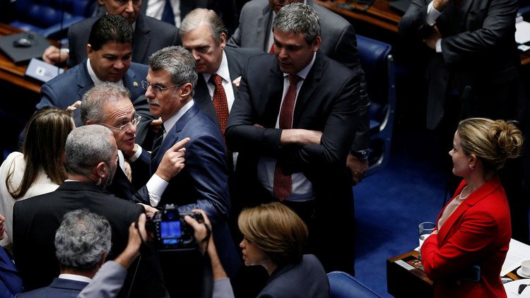 إقالة روسيف.. مجلس الشيوخ البرازيلي يعلق جلسة كادت أن تصل إلى شجار