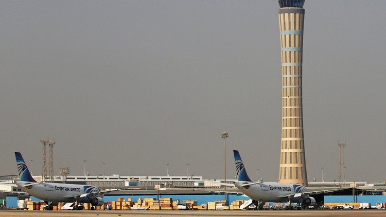 وفد خبراء روس يصل القاهرة ويفحص حطام الطائرة الروسية المنكوبة