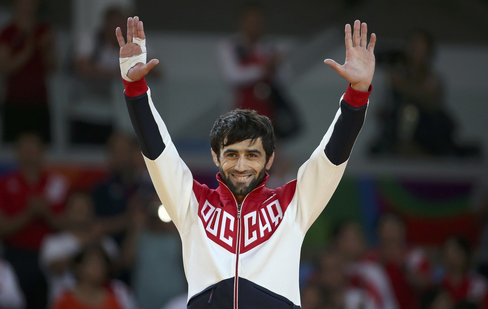 
1- الروسي بيسلان مودرانوف أهدى الميدالية الأولى لبلاده في النسخة الـ 31 لدورة الألعاب الأولمبية الصيفية "ريو 2016" بفوزه بذهبية الجودو لفئة وزن ما دون 60 كيلوغراماً
