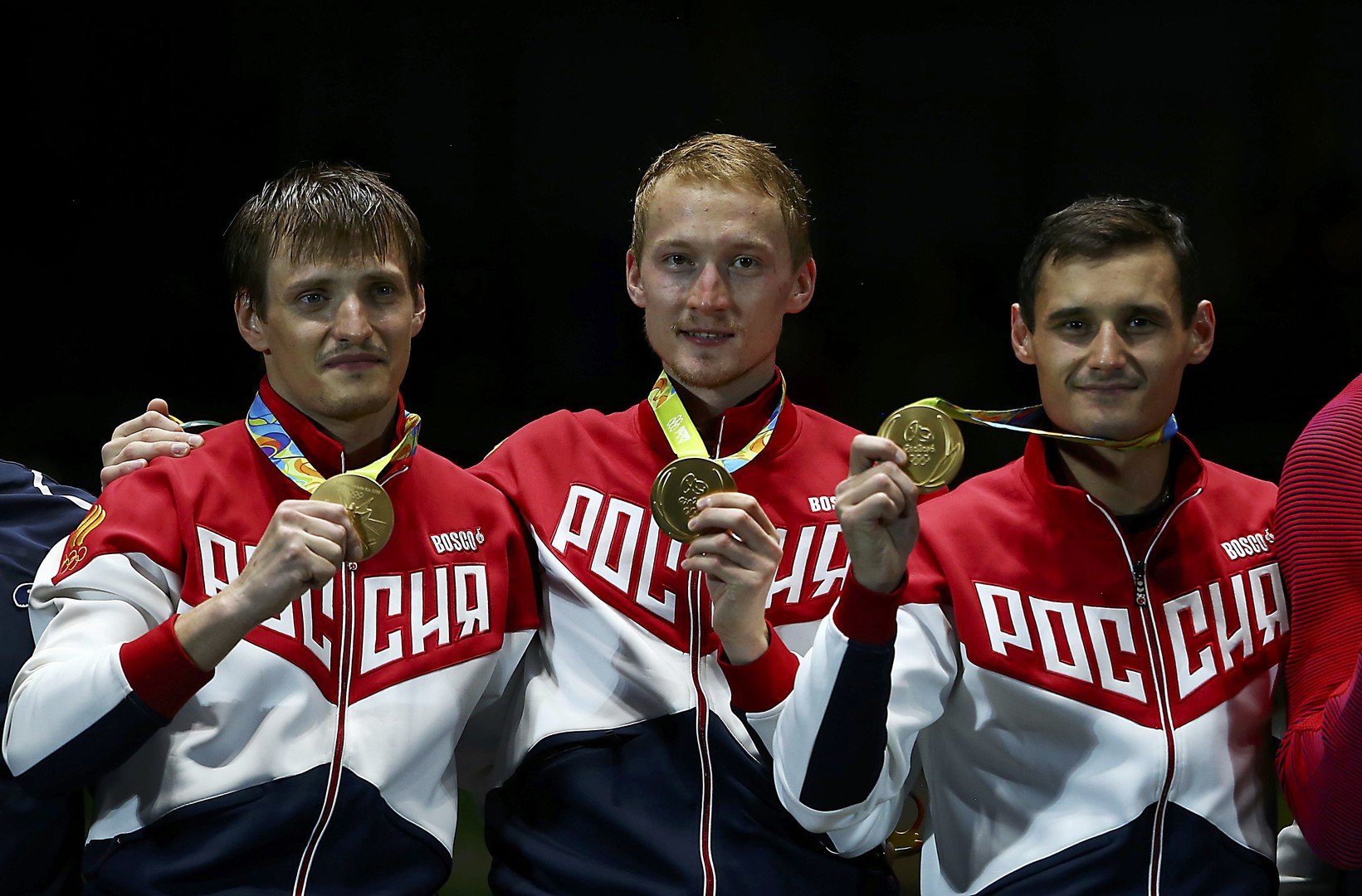 5- منتخب روسيا للمبارزة للرجال (تيمور سافين، وأليكسي تشيرميسينوف، وأرتور أحمدخوزين) - ذهبية طال انتظارها 20 عاما