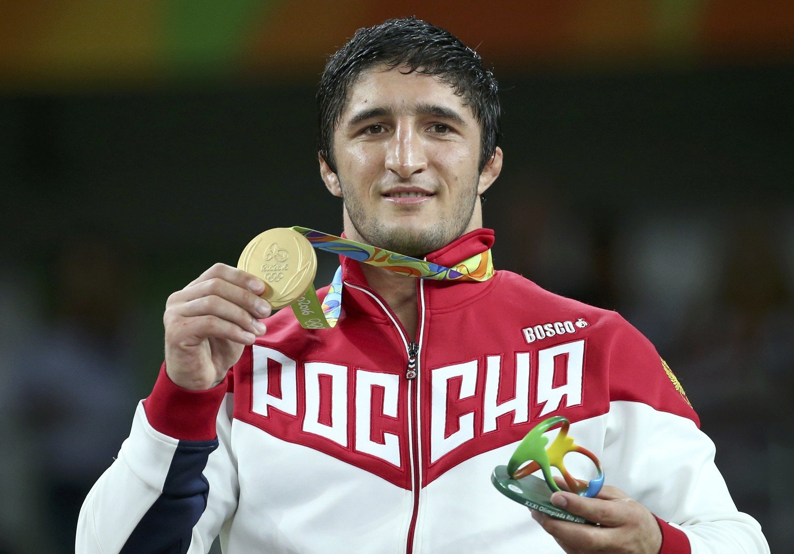 15- عبدالرشيد سادولايف الحائز على ذهبية المصارعة الحرة لوزن ما دون 86 كلغ