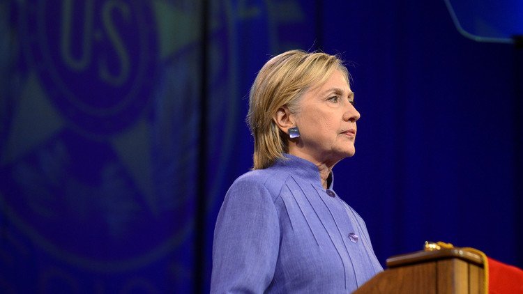 كلينتون: أمريكا أمل الأرض الأخير