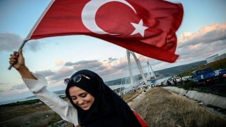 تسريح 8 آلاف شرطي ودركي في تركيا