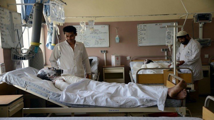 50 قتيلا بأفغانستان في اصطدام حافلة بصهريج وقود