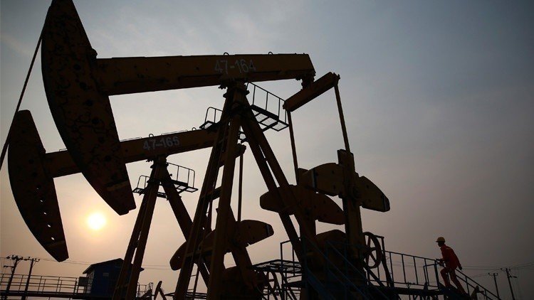 قطر والكويت والإمارات ترحب بالاتفاق الروسي السعودي لاستقرار سوق النفط