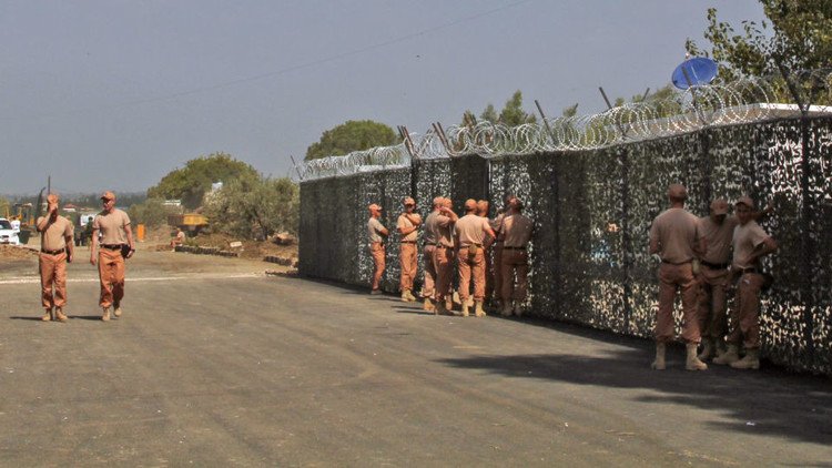 نجوم الفن الروسي يزورون قاعدة حميميم في سوريا