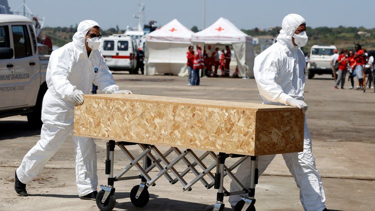 انتشال 15 جثة لمهاجرين في مضيق صقلية 