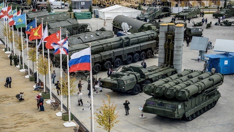 الدفاع الروسية توقع عقودا بـ2 مليار$ أثناء 