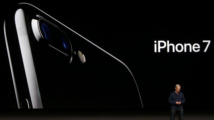 آبل تطلق هاتفها الجديد "آيفون7" بميزات فريدة!