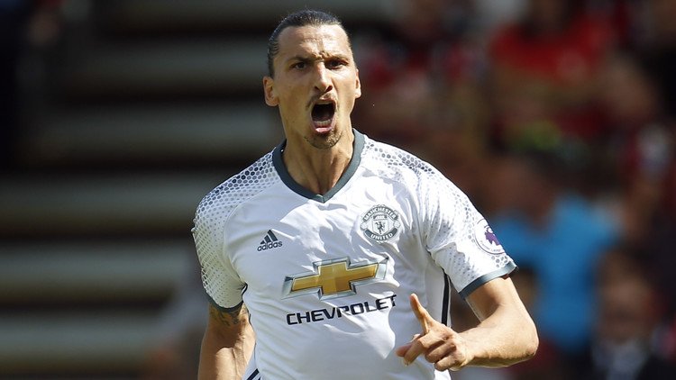 بالفيديو .. السلطان إبرا يبعث هدية "مستفزة" لبرافو قبل "ديربي" مانشستر