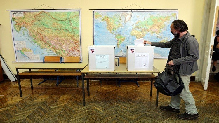 الكرواتيون يصوتون على أمل إخراج بلادهم من مأزق سياسي