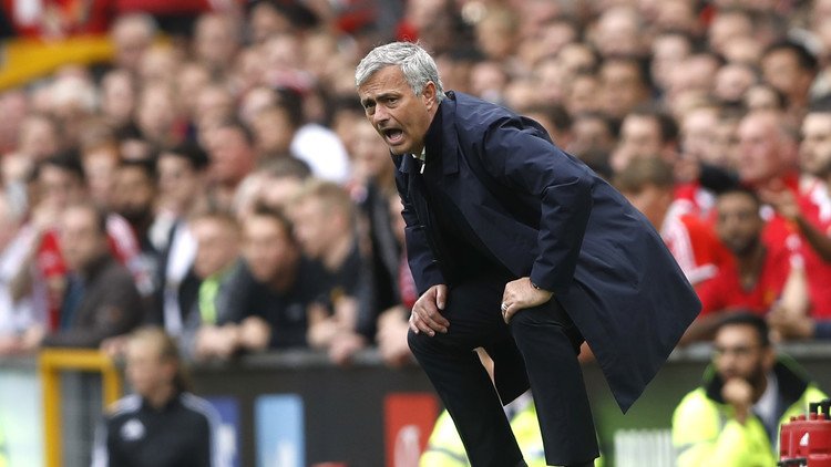 الدوري الأوروبي .. مورينيو يلعب وحيدا !