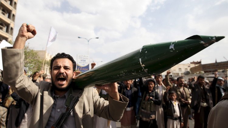 السعودية: الحوثيون يقصفون مدننا بصواريخ إيرانية