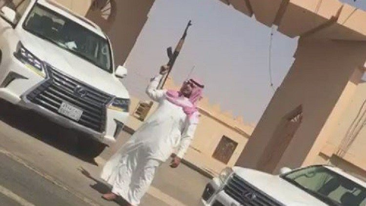 اعتقال سعودي ظهر في فيديو يطلق النار أمام مبنى حكومي