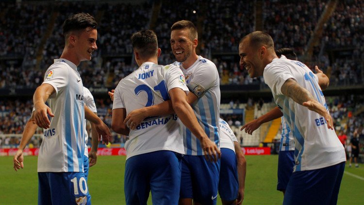 المغربي الناصيري يقود ملقا لانتصاره الأول