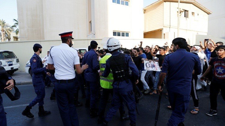 مثول 17 بحرينيا أمام القضاء بتهمة تأسيس جماعة إرهابية