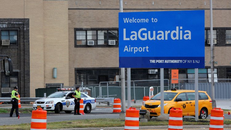 إخلاء صالة ركاب بمطار نيويورك بسبب سيارة مهجورة