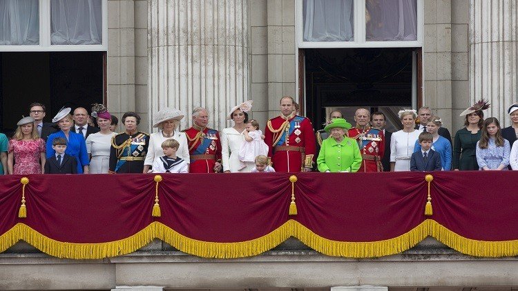 هاكر يستولى على آلاف الصور الخاصة بالعائلة المالكة في بريطانيا