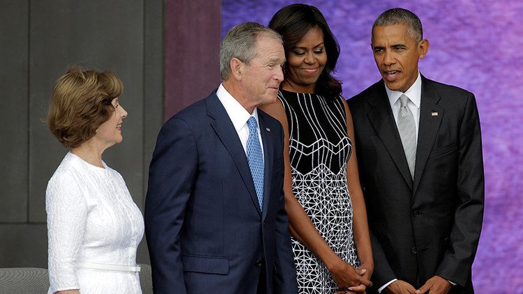 بوش الابن يستعين بمهارات أوباما في التقاط سيلفي