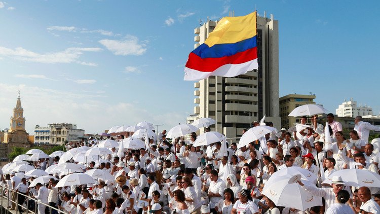 الكولومبيون يرفضون اتفاق السلام مع 