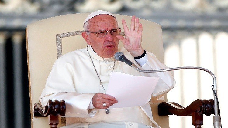 بابا الفاتيكان يدعو إلى بذل الجهود لحماية المدنيين في حلب