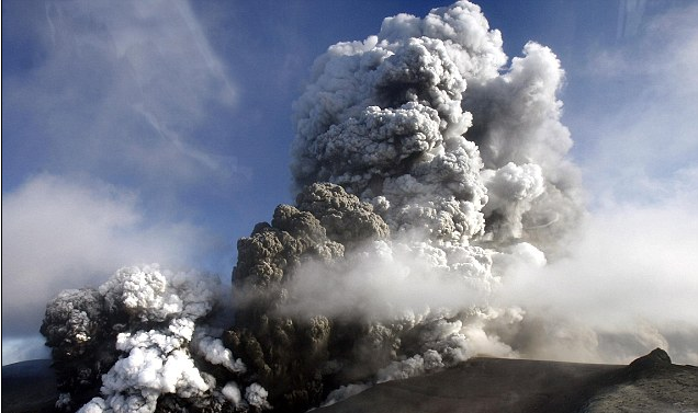  ثوران بركان في آيسلندا قد يعطل الملاحة الجوية في بريطانيا