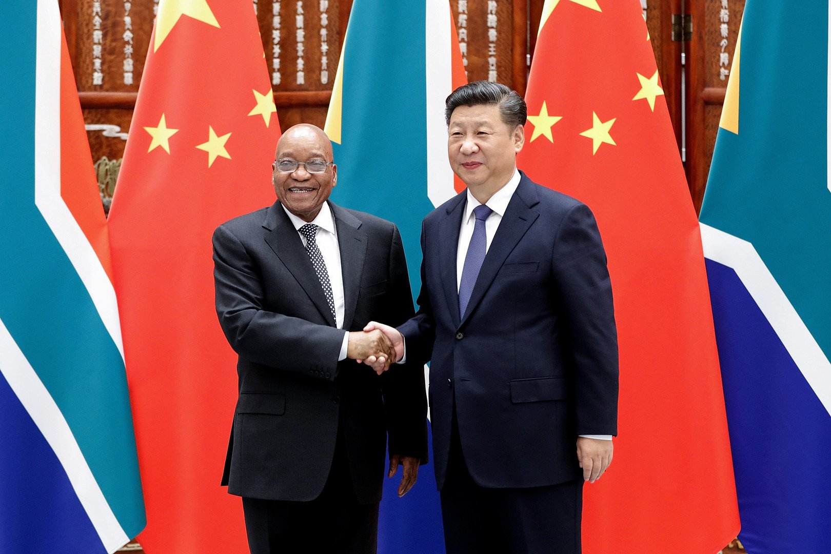 الرئيس الصيني شي جين بينغ يجتمع مع رئيس جنوب إفريقيا